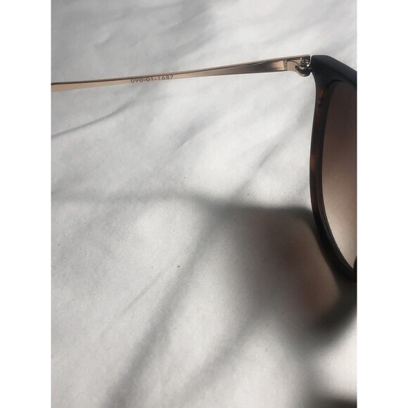 Sunglasses Women’s Tortoise Shell Print Plastic Round Sunglasses 090-01-1687 - Picture 3 of 6